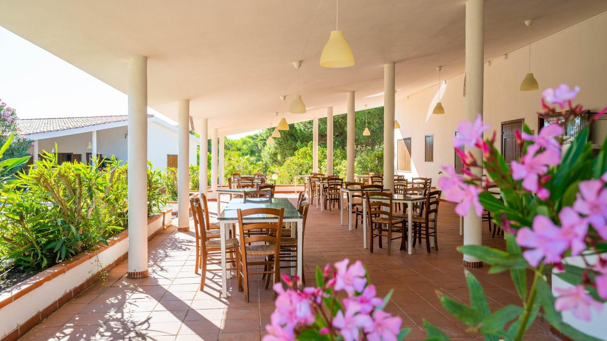Happy Camp Mobile Homes In Camping Village Baia Paradiso Badesi Exterior photo
